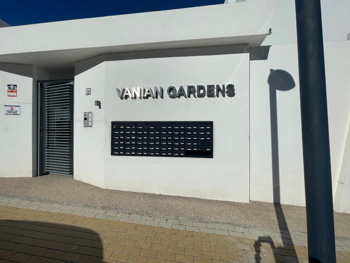 Vanian Gardens Apartment -Stella เอสเตโปนา ภายนอก รูปภาพ