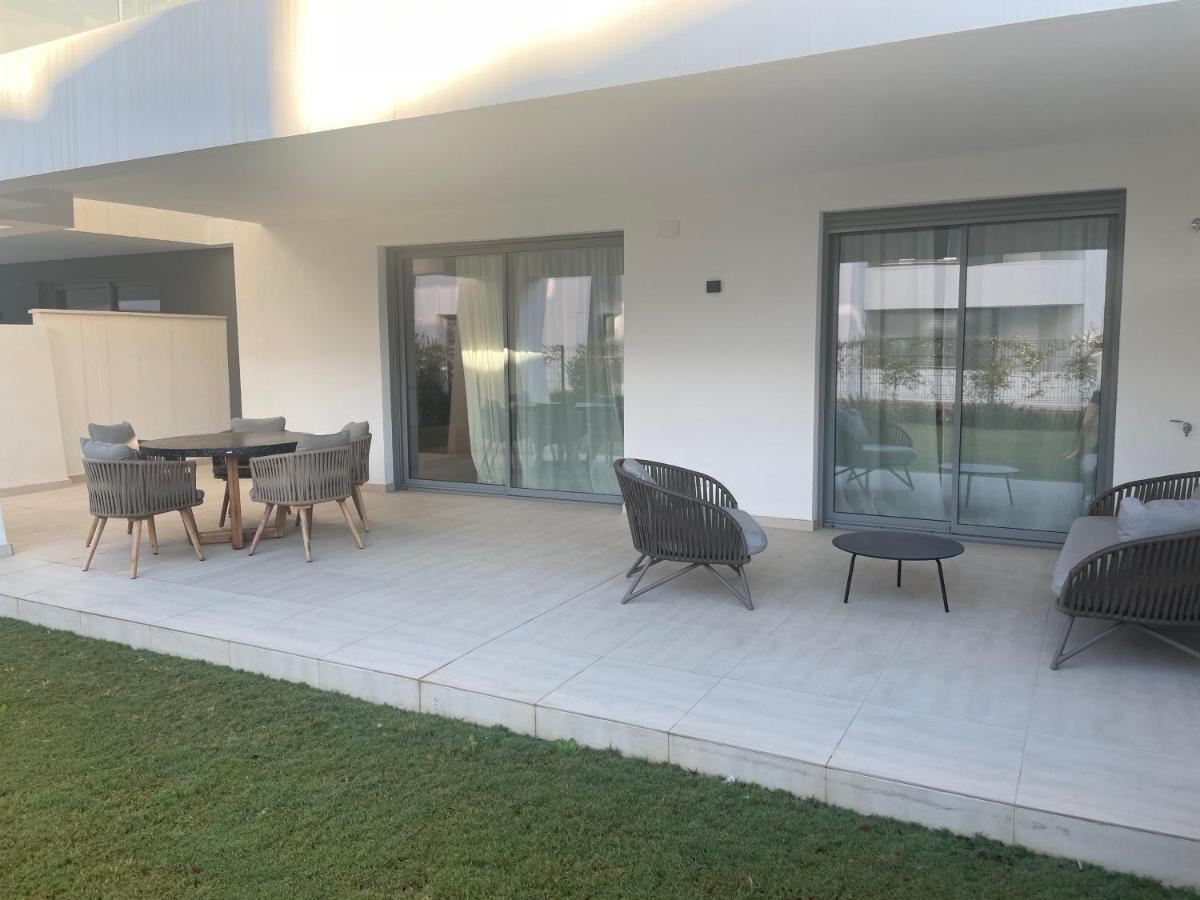 Vanian Gardens Apartment -Stella เอสเตโปนา ภายนอก รูปภาพ